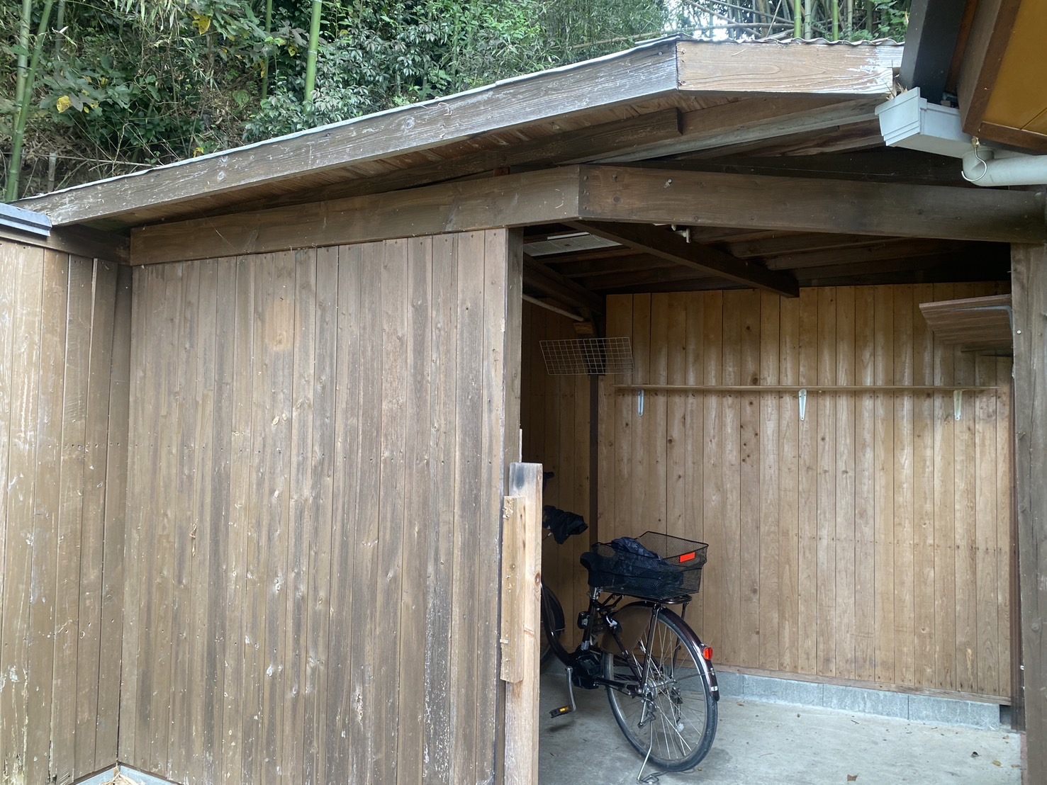 木造物置・駐輪場・板塀の解体工事