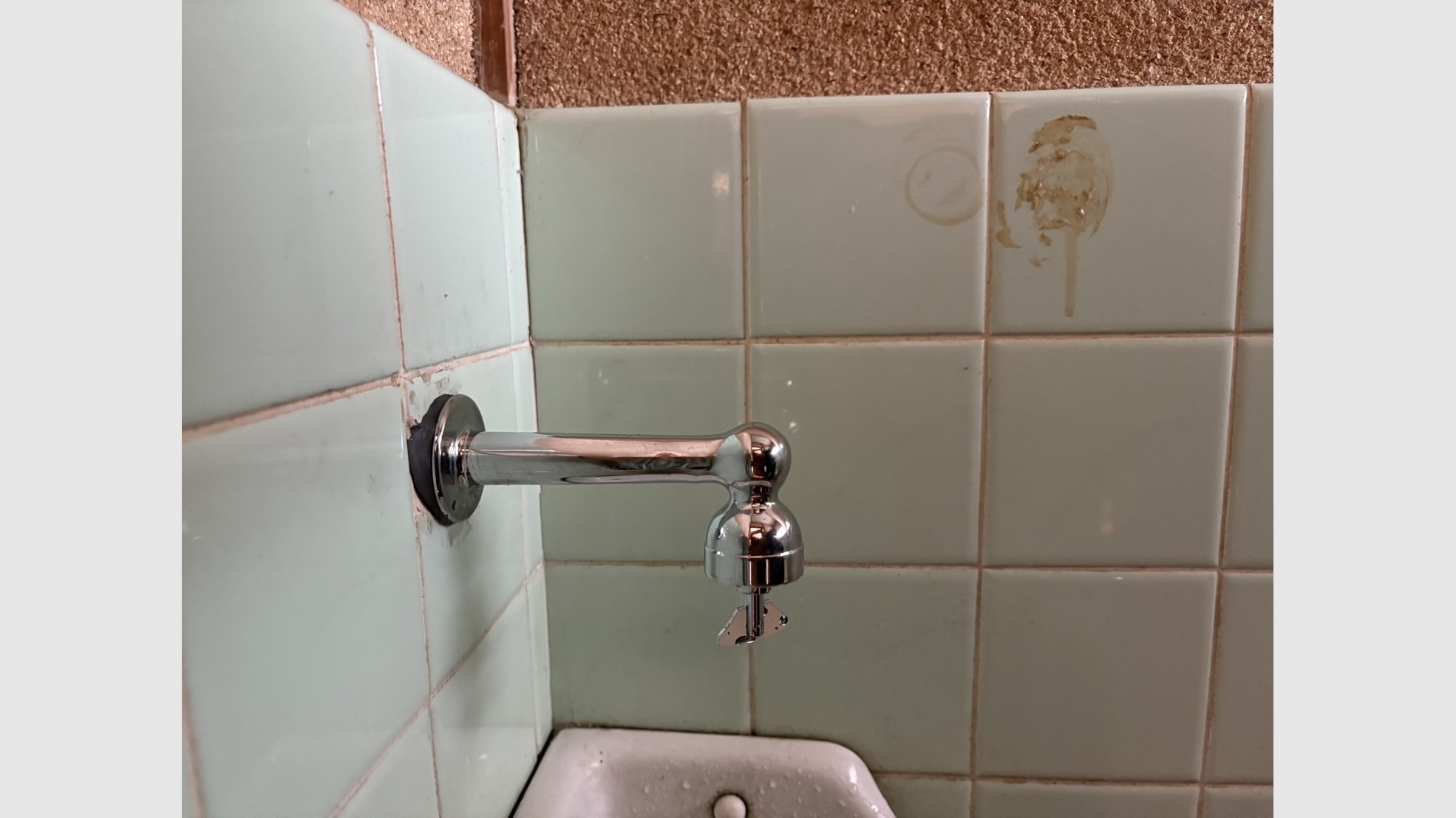 古い手洗い水栓を交換・配管も部分補修対応