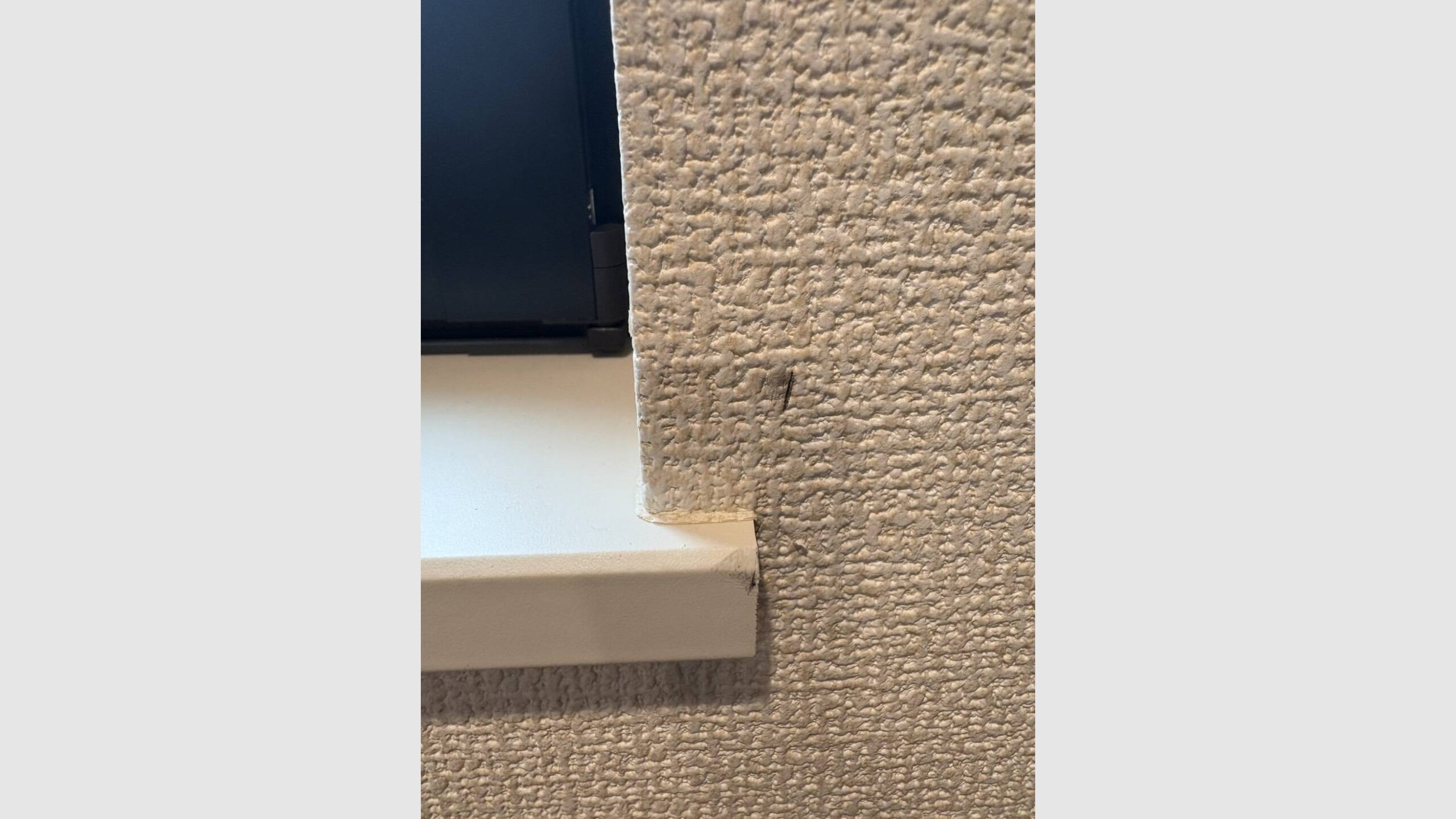 壁紙の傷・汚れを目立たせずに部分補修(パッチ補修)
